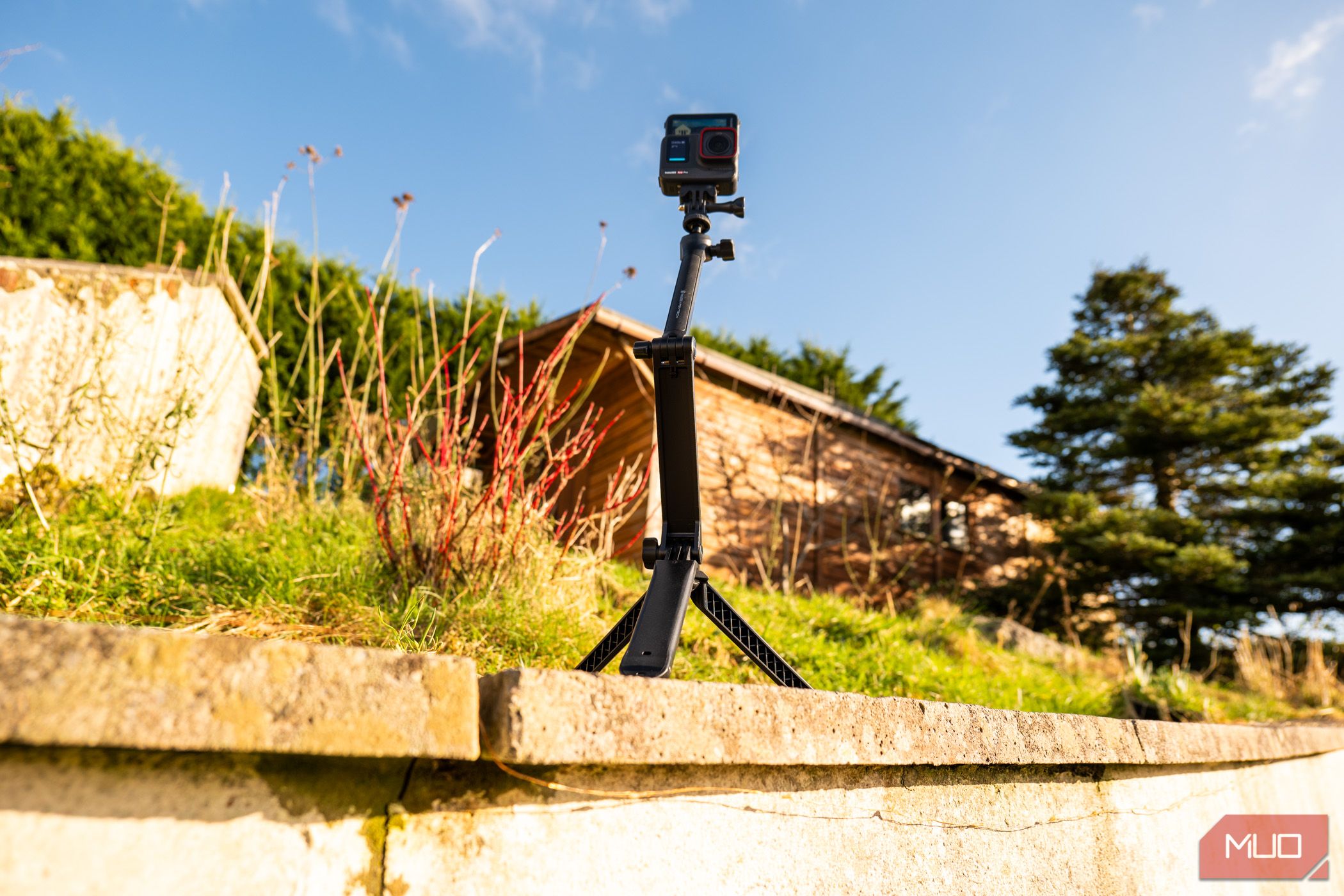 insta360 Ace Pro - سه پایه کاملاً گسترش یافته