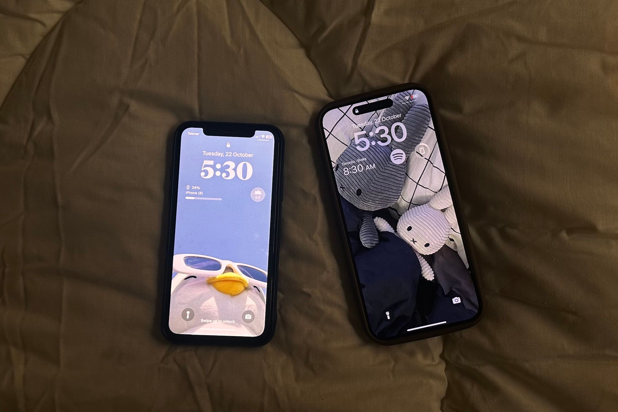 iPhone X و iPhone 15 Pro Max در برگه