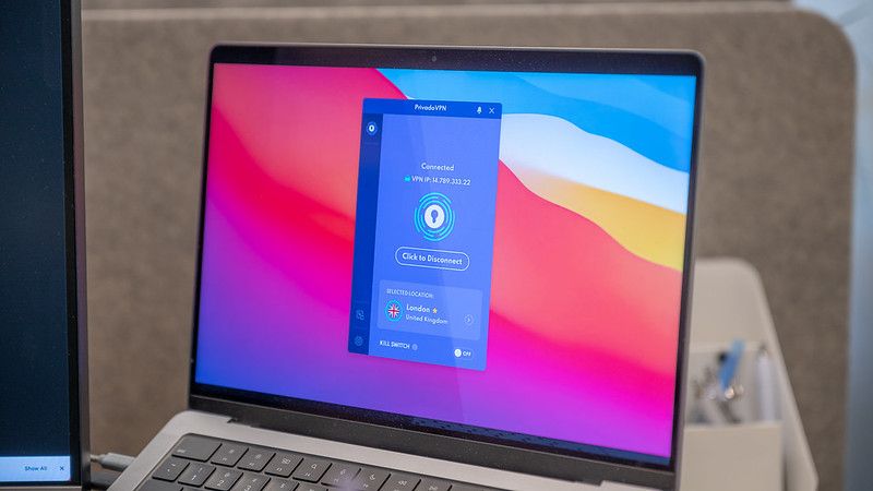 Privadovpn در حال اجرا در Apple MacBook Pro