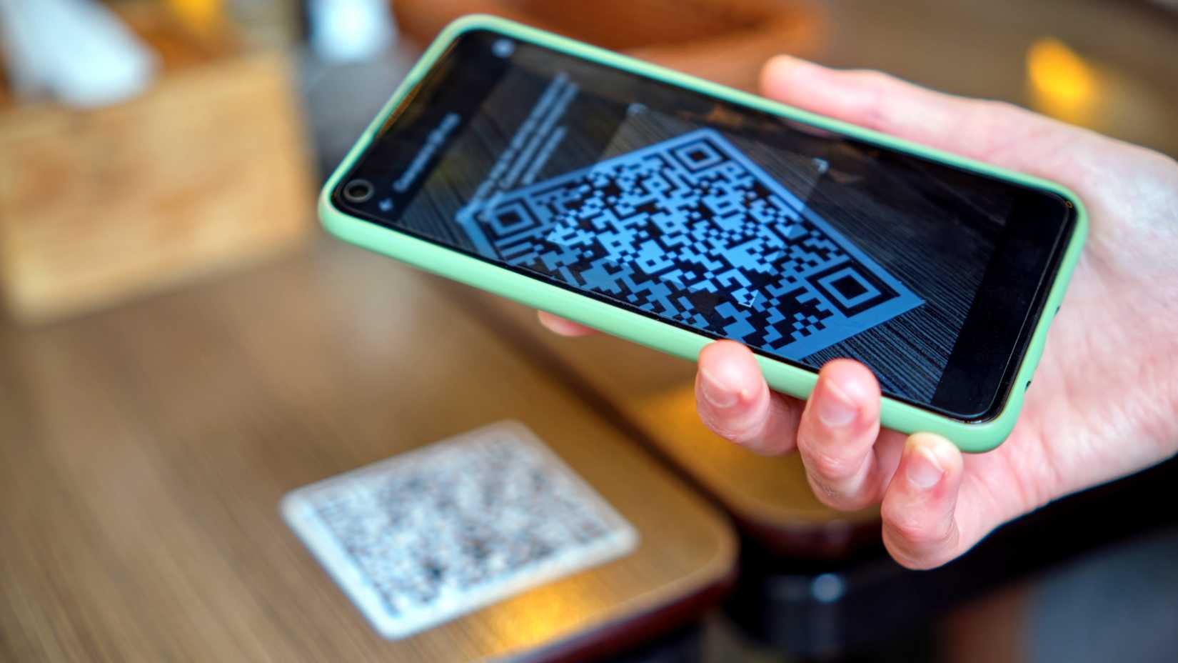 اسکن منوی Cafe QR Code با تلفن هوشمند.