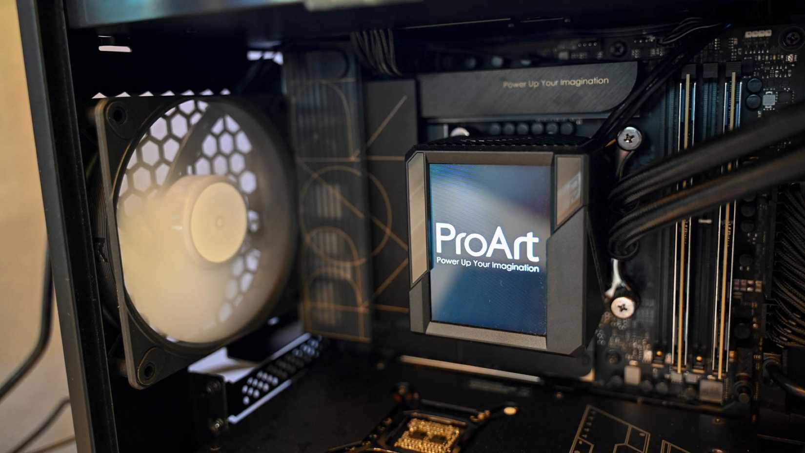 نمایشگر ProArt در ایستگاه کاری سفارشی ASUS PROART Z790