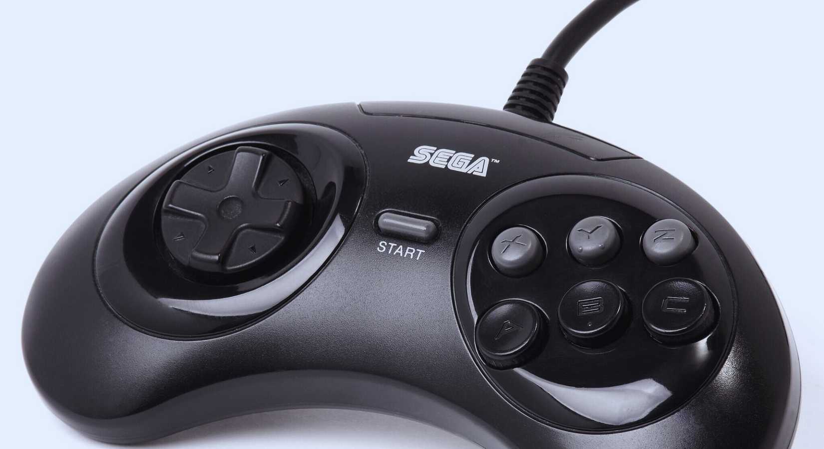 یک کنترلر دکمه Sega Genesis 6.
