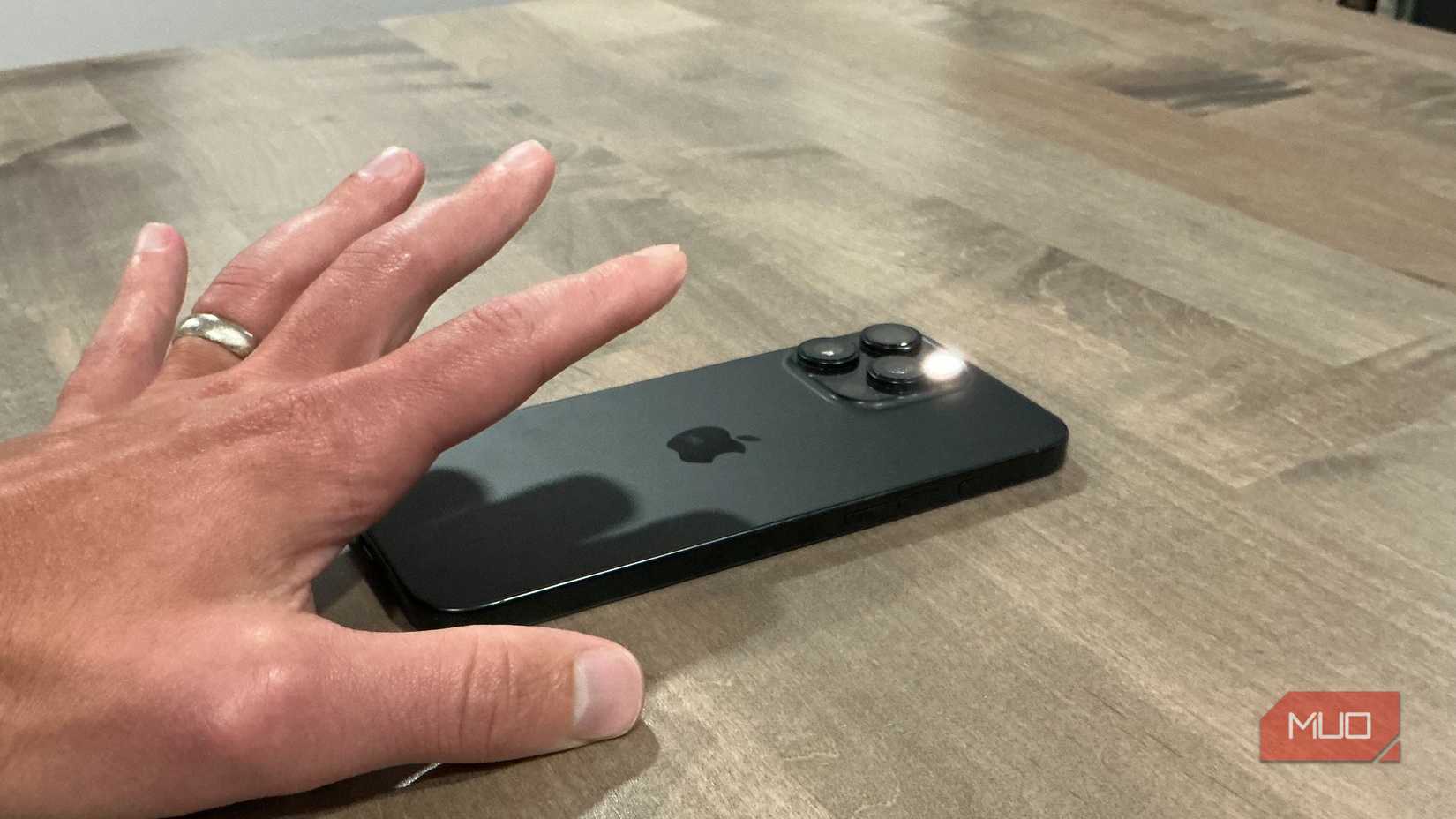 تلاش برای ضربه زدن به دو ضربه در iPhone 16 Pro Max