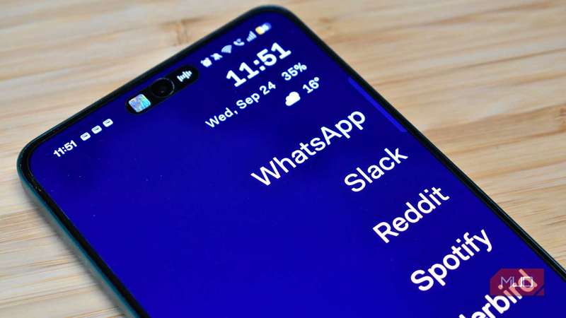 قبل از پرتاب با لیست برنامه ، پس زمینه آبی مشاهده کنید.