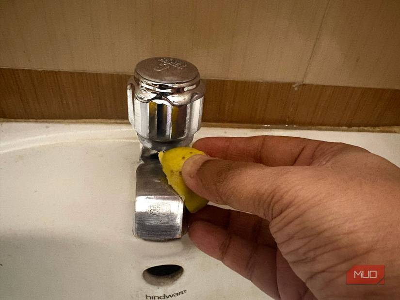 تمیز کردن Limescale با لیمو.