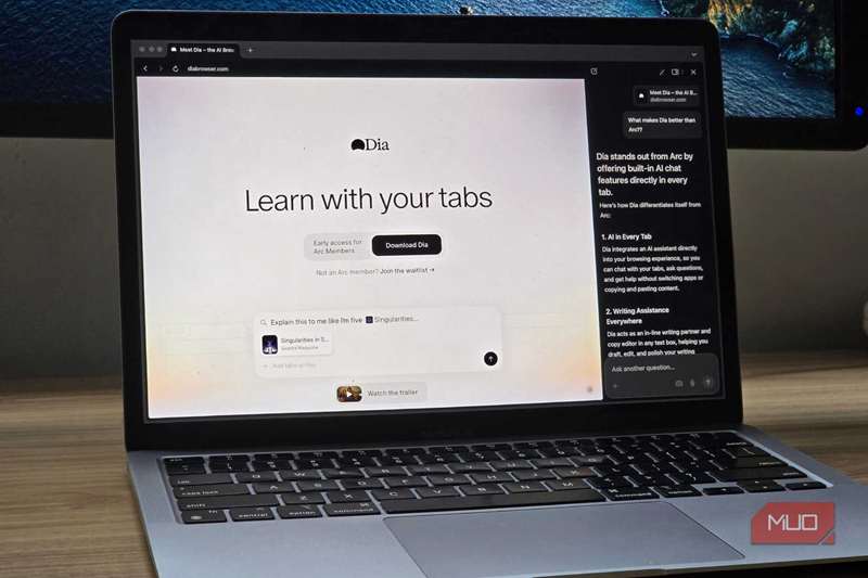 مرورگر DIA در MacBook متصل به مانیتور باز می شود