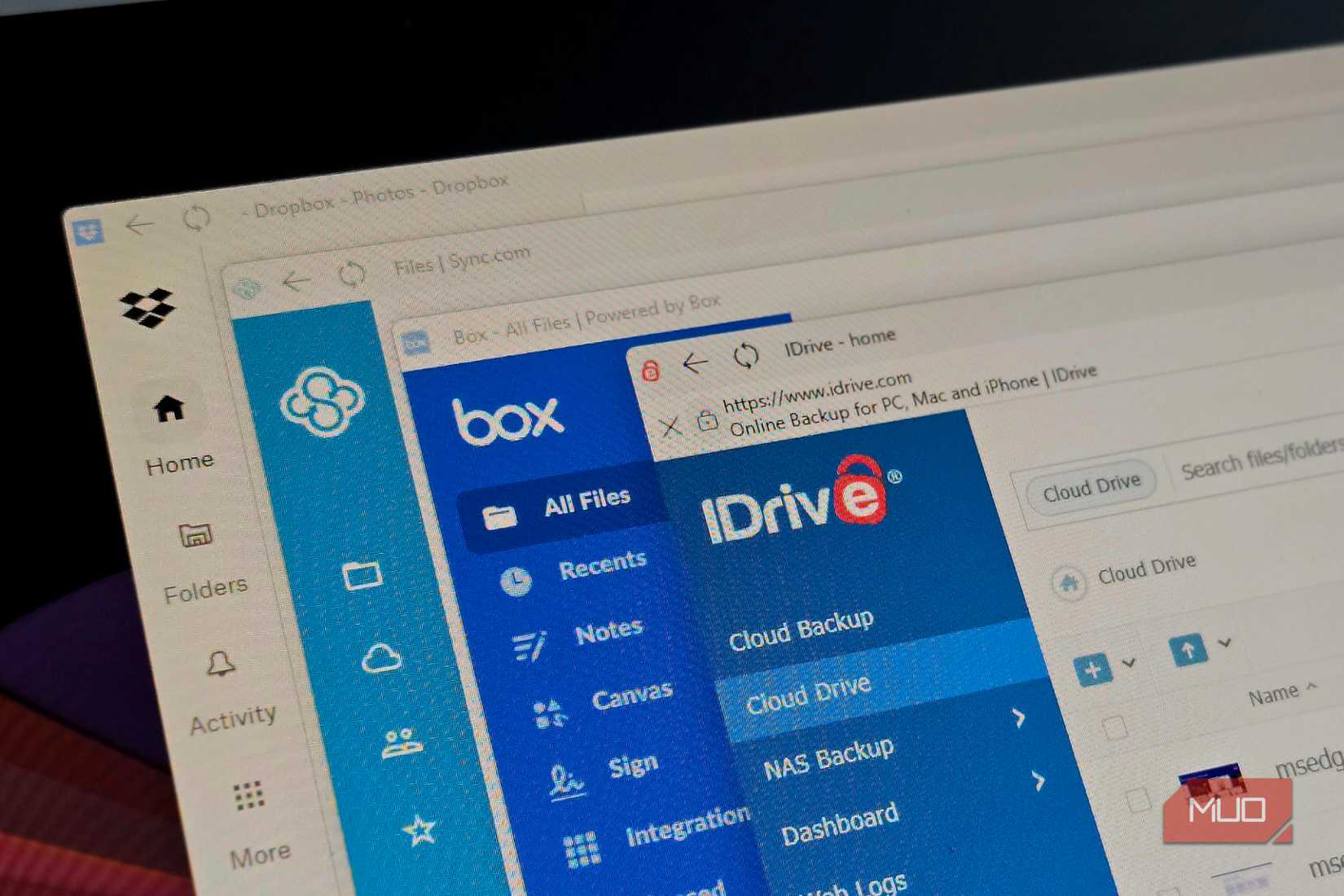 Dropbox ، Box ، Idrive ، Sync-dot-com برنامه بر روی مانیتور BENQ