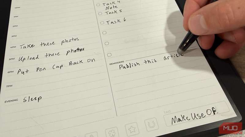 پاک کردن در Rocketbook Pro با قلم