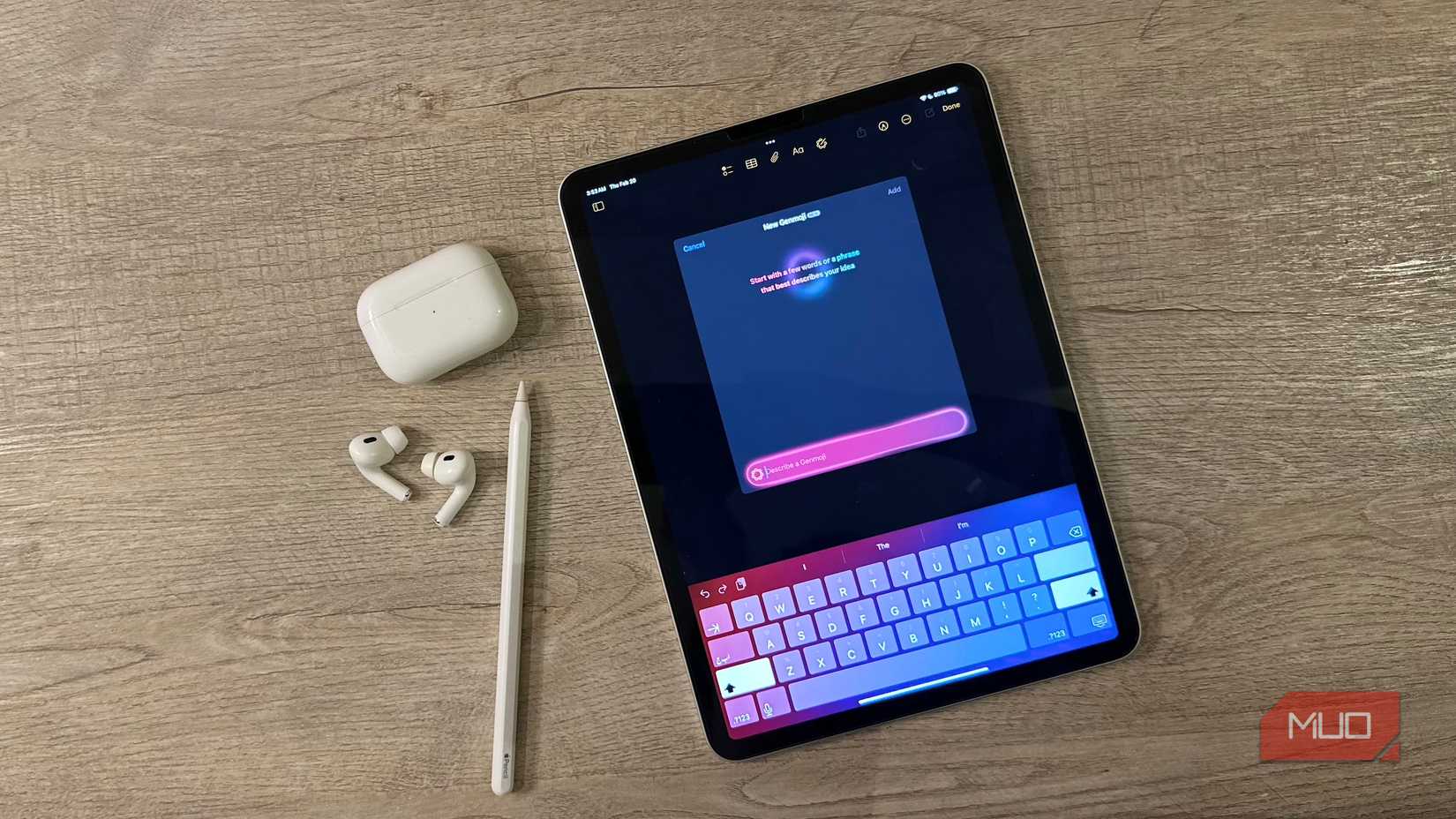 صفحه نمایش Genmoji در iPad ، در کنار AirPods و Apple Pencil