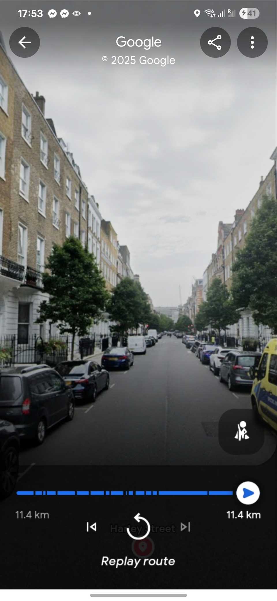یک فیلم نقشه Google Maps برای جهت گیری آسان.
