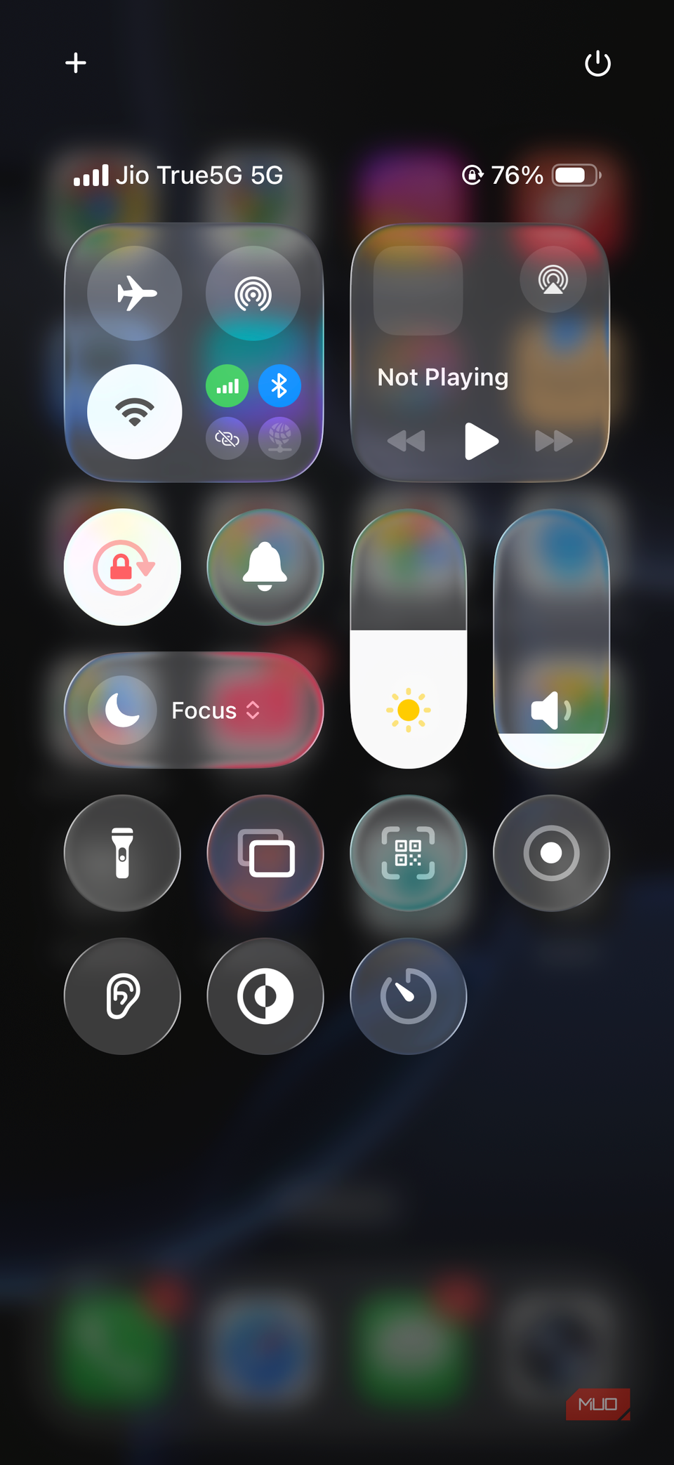 مرکز کنترل iOS 26 در آیفون