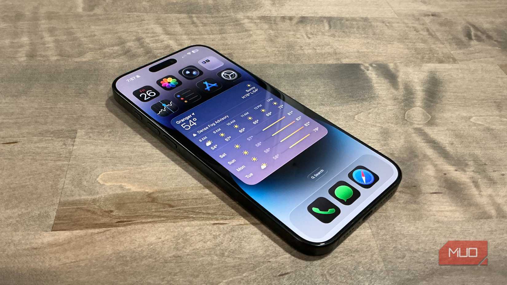 iPhone 16 Pro Max با آیکون های تاریک بزرگ