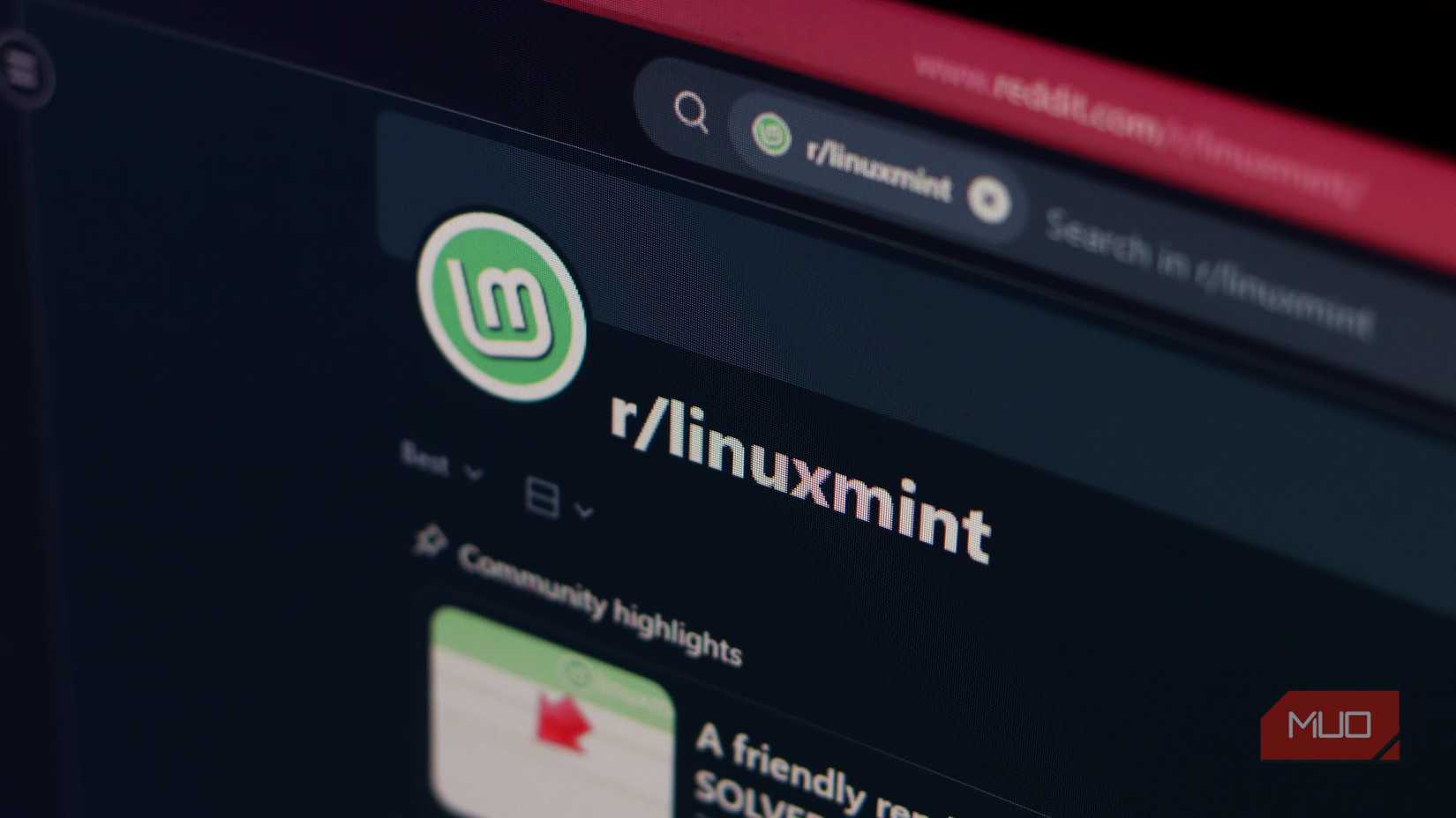 Linux Mint Subreddit در یک مرورگر باز است.
