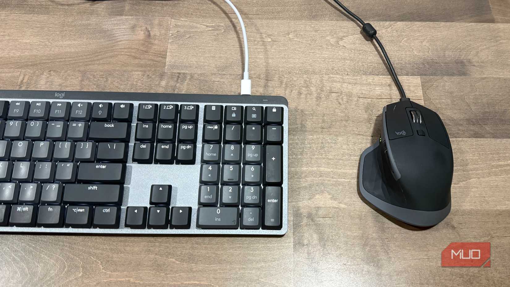 صفحه کلید Logitech MX و شارژ ماوس