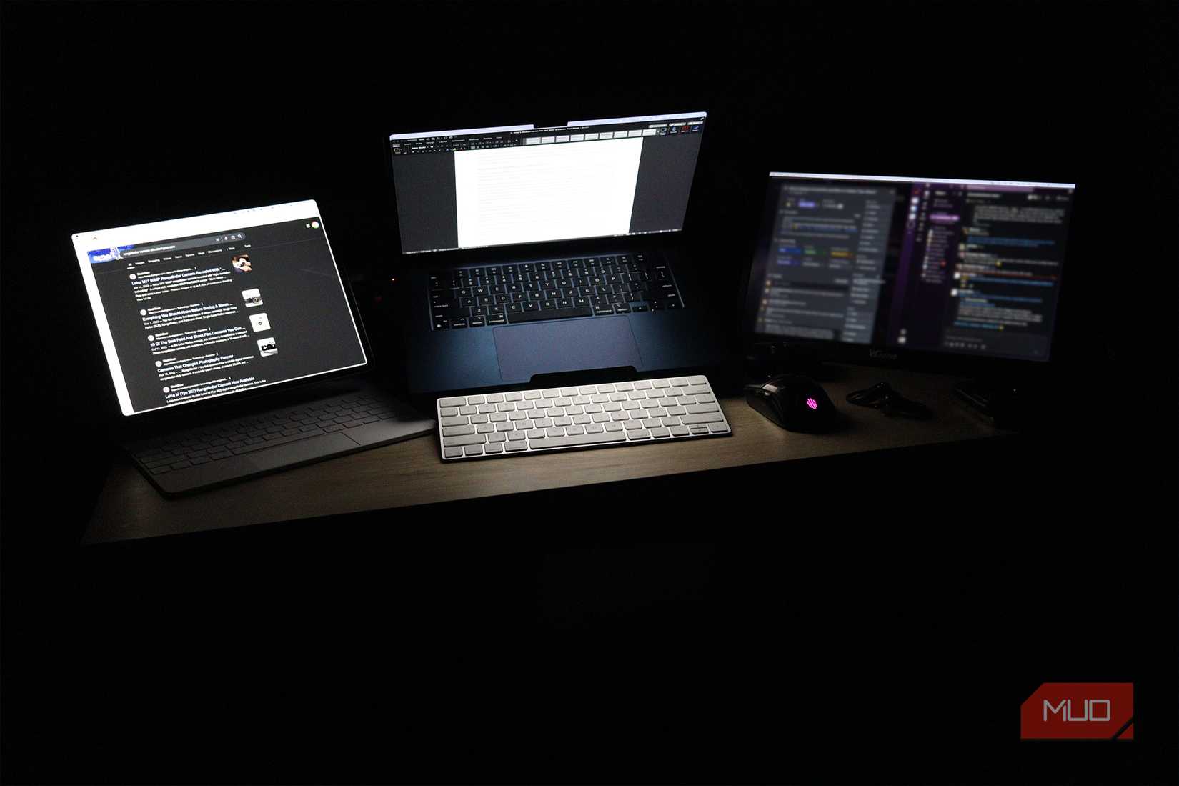 MacBook Air با چندین مانیتور تنظیم قابل حمل