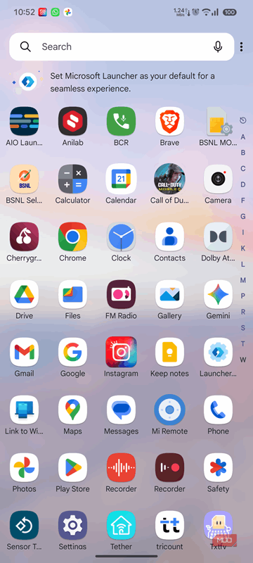 کشوی برنامه Launcher Microsoft با برنامه هایی که به صورت الفبایی ترتیب داده شده است.
