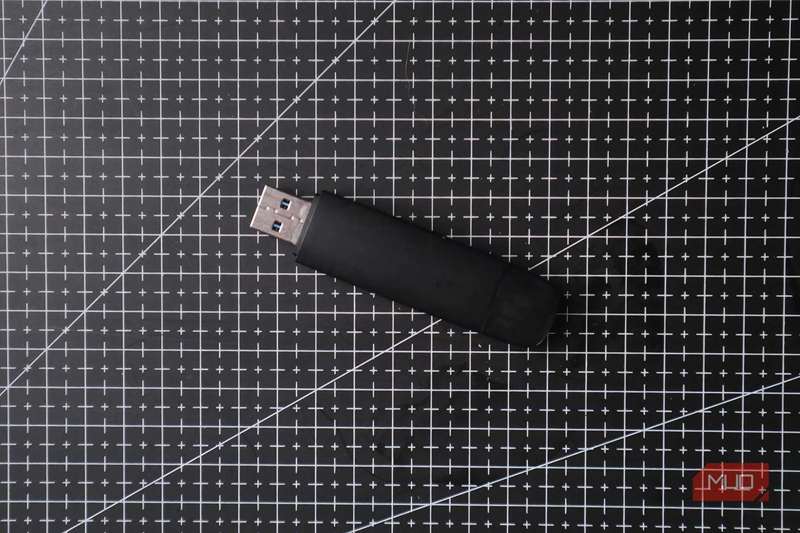 درایو فلش USB برای تعمیر پی‌سی.