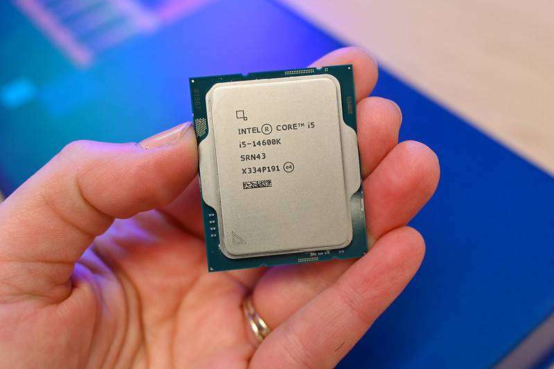 نمای جلوی پردازنده Intel Core i5 نسل ۱۴