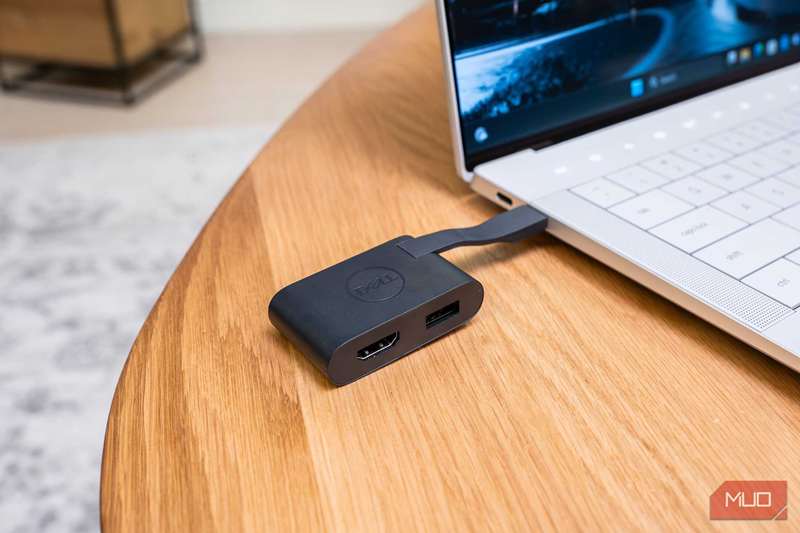 آداپتور چندپورت متصل به Dell XPS 14 9440