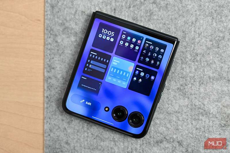 صفحه نمایش جلو موتورولا رزر+