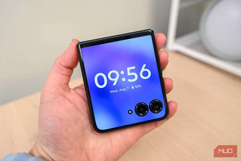 نمایش صفحه جلو موتورولا رزر+