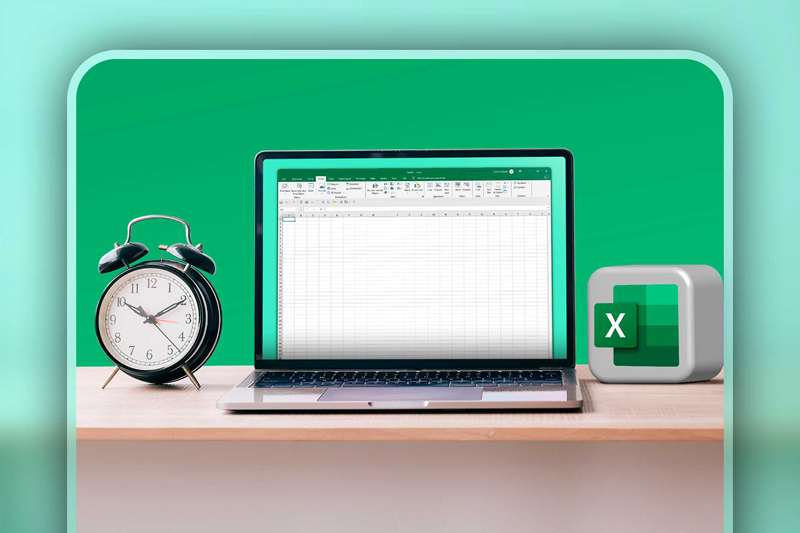 یک لپ‌تاپ با اکسل باز، ساعت در سمت چپ، و لوگوی اکسل در سمت راست