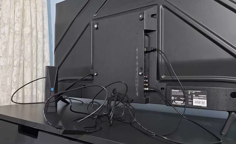 آنتن دیجیتال USB متصل به پورت USB تلویزیون هوشمند