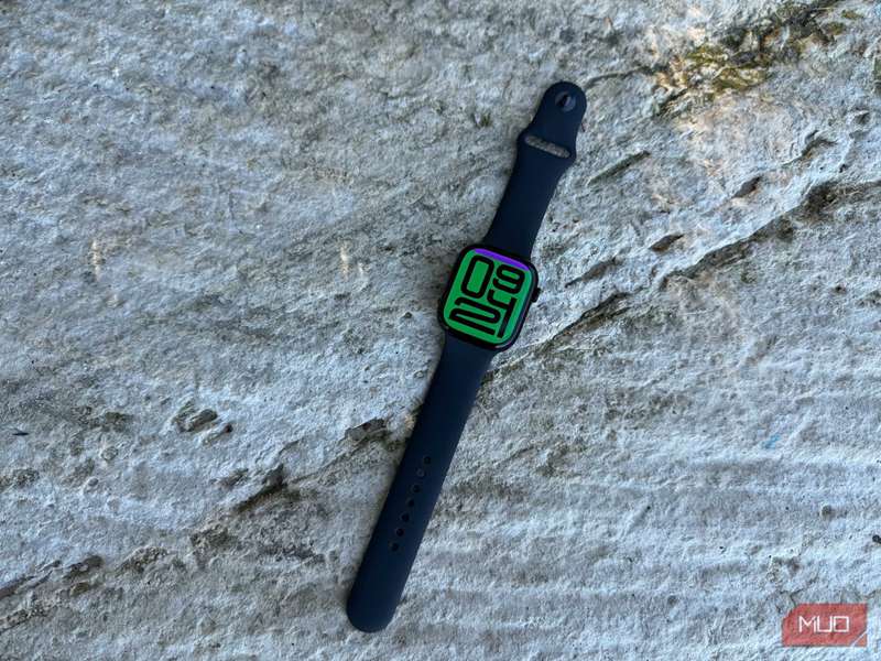 ساعت اپل سری 10 که صفحه فلکس را نشان می‌دهد