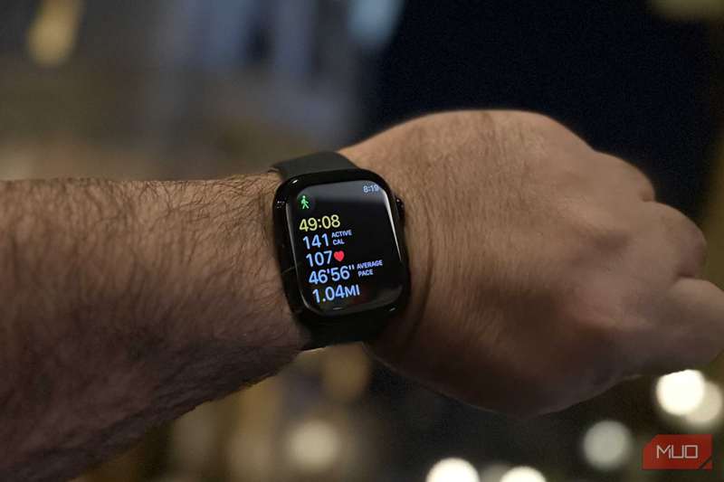 صفحه Apple Watch Series 10 همراه با اطلاعات تمرین