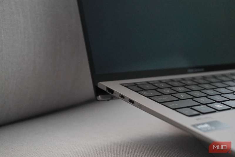 پورت‌های ASUS Zenbook S 13 OLED (سمت چپ)