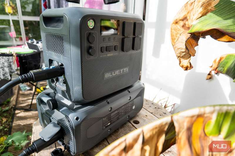 بررسی Bluetti B300K - AC200L پشته‑1