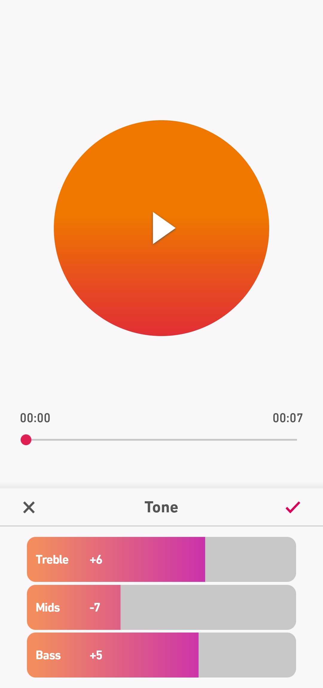 برنامه Dolby On نشان‌دهنده اسلایدرهای تنظیم باس، تربل و میدس