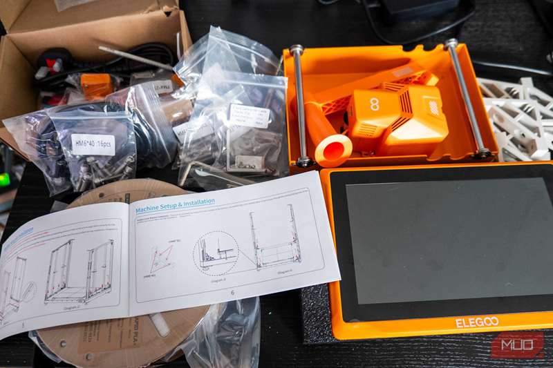 نقد اورنج‌استورم گیگا - قطعات