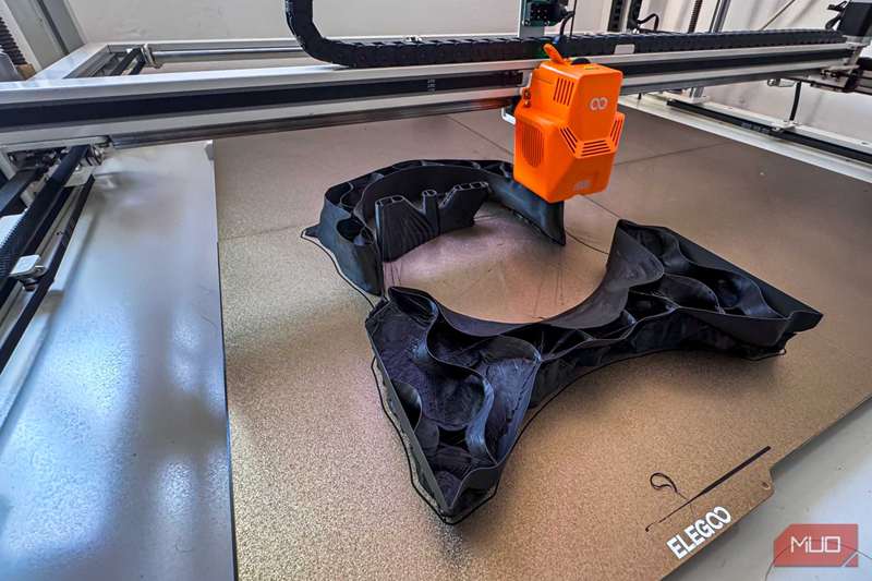 نقد اورنج‌استورم گیگا - چاپ ماسک