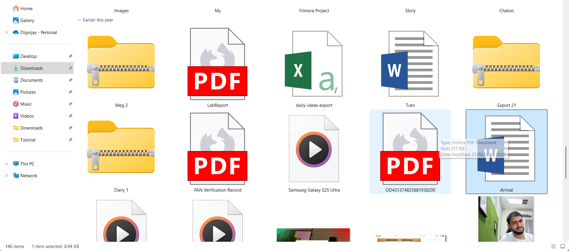 پنجرهٔ File Explorer نشان‌دهندهٔ شلوغی در پوشهٔ دانلودها