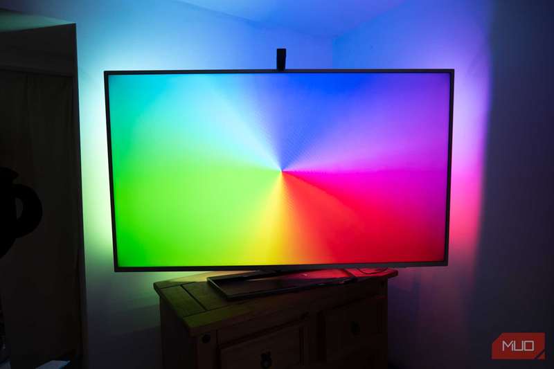 نوار پس‌زمینه TV گوفی ۳ لایت - تست رنگین‌کمان