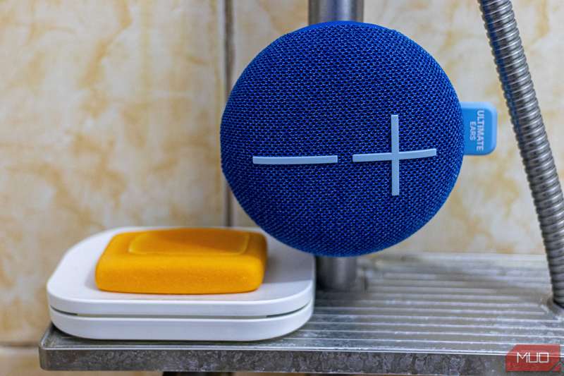 استفاده از Ultimate Ears Miniroll در دوش