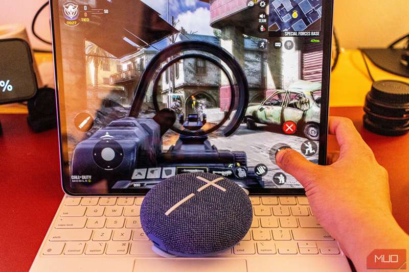 استفاده از Ultimate Ears Miniroll به‌عنوان اسپیکر هنگام بازی Call of Duty روی iPad