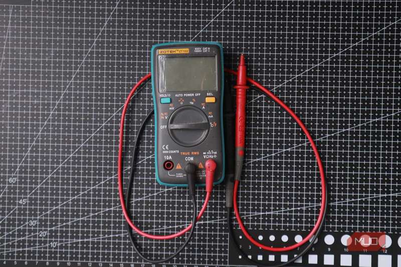 مولتی‌متر با قابلیت RMS واقعی و عملکرد خودتنظیم بازه.