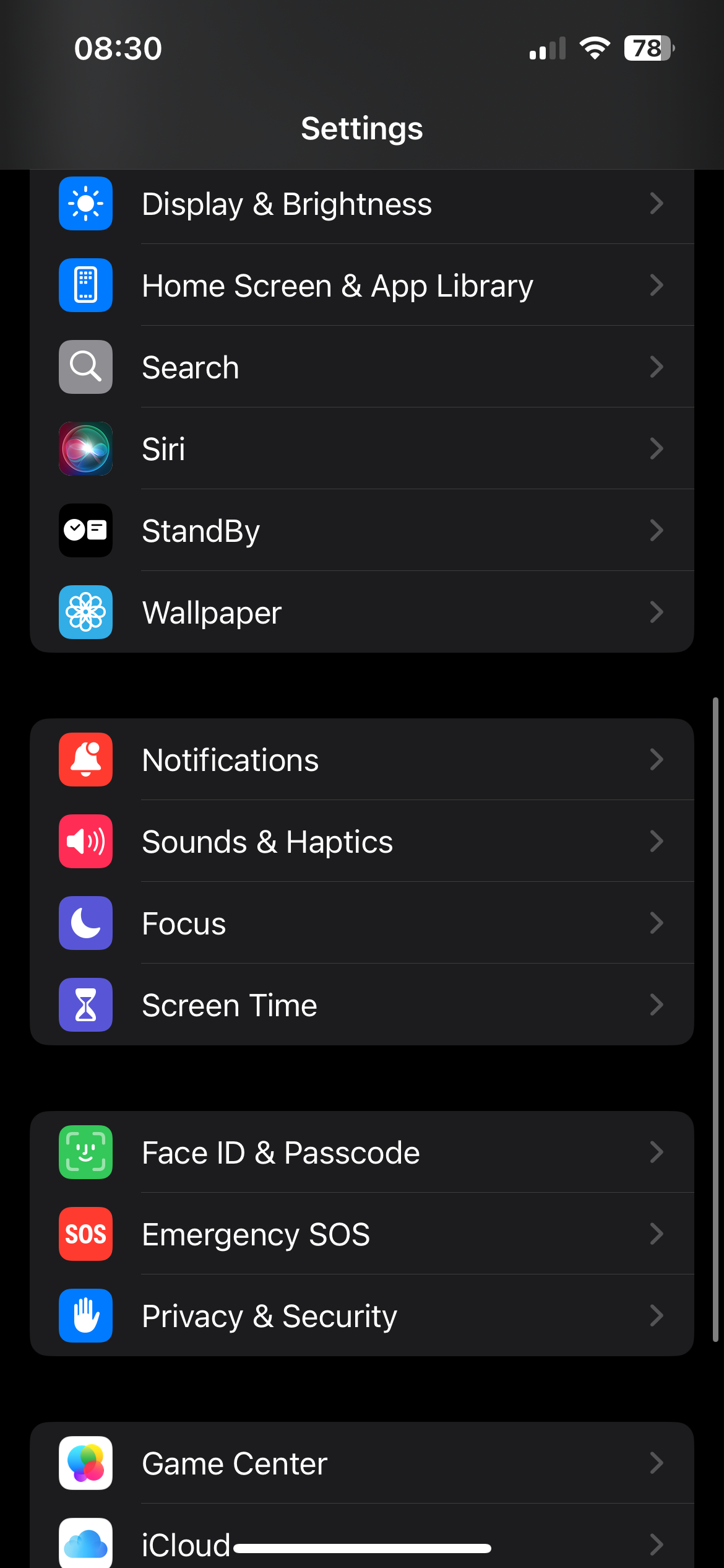 صفحه اصلی برنامه Settings iOS که گزینه حریم خصوصی و امنیت را نشان میدهد