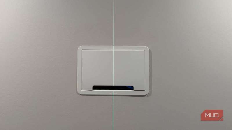 جعبه دیواری دیواری لگند با لیزر سبز در مرکز