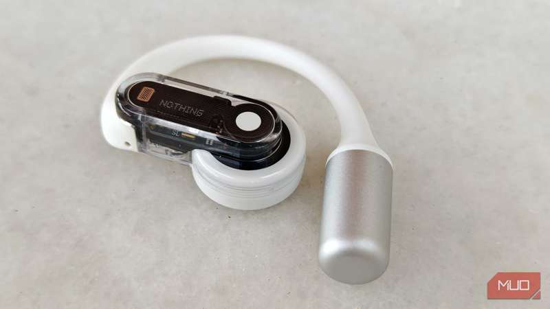 هدفون چپ ناثینگ ار (باز) نمای نزدیک