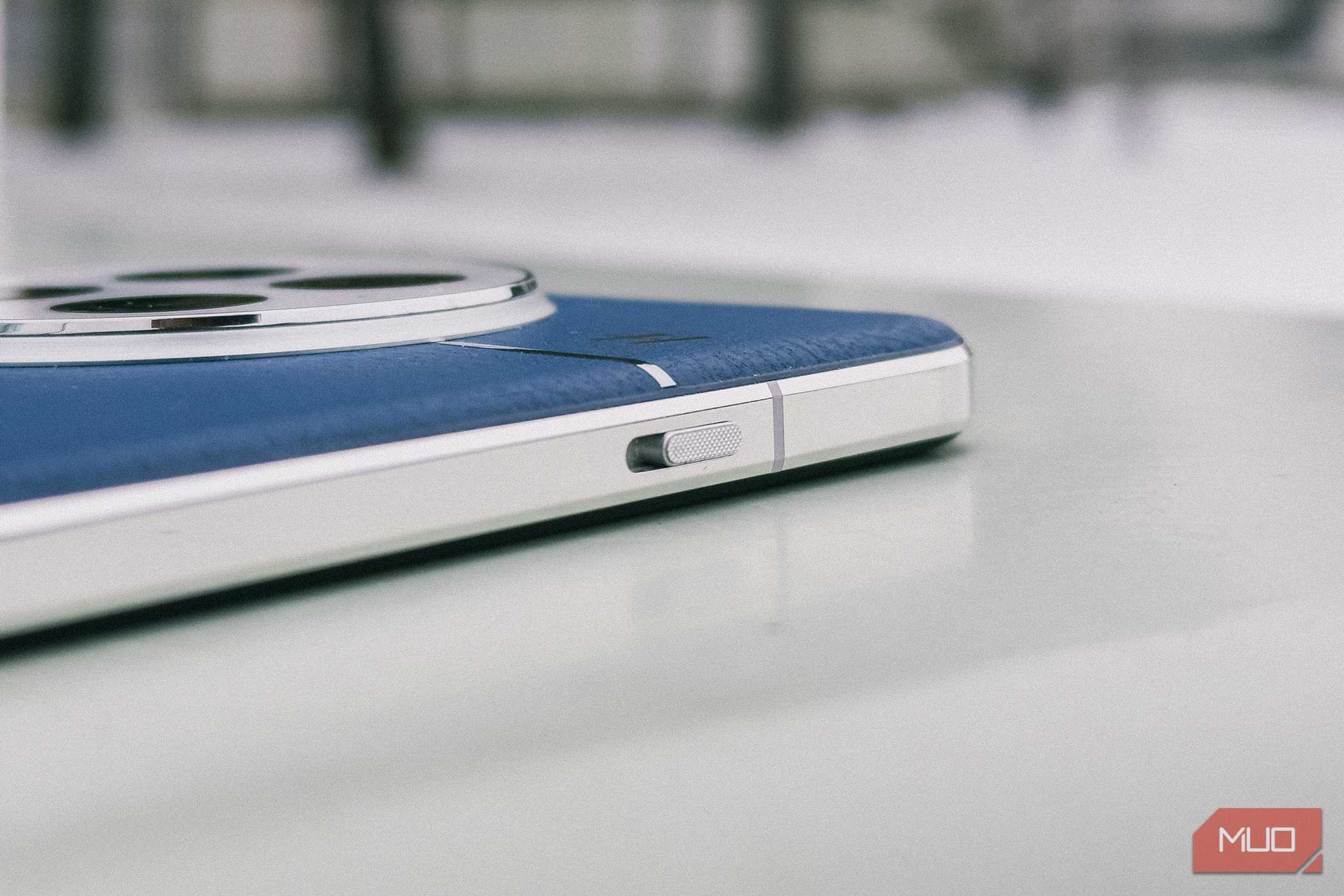 اسلایدر هشدار OnePlus 13 نمای نزدیک