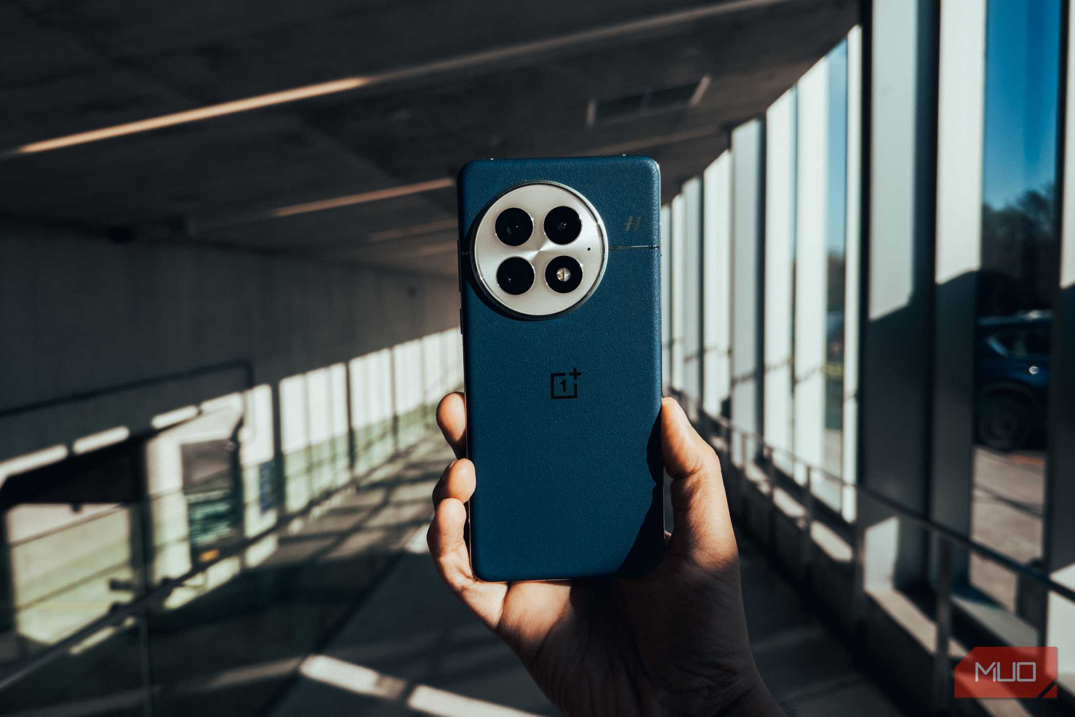 OnePlus 13 پشت صحنه شهری