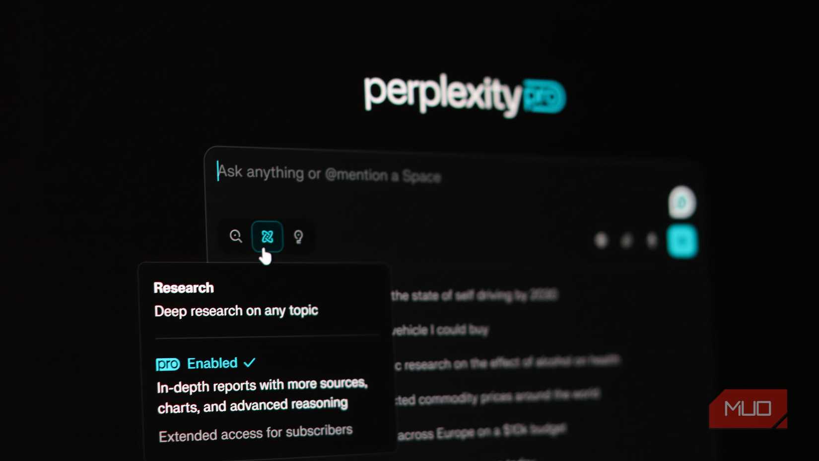 ویژگی تحقیقاتی Perplexity برجسته شده است.