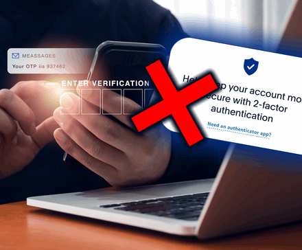 شخص دریافت‌کننده پیامک 2FA نادرست با علامت تأیید پی‌پال