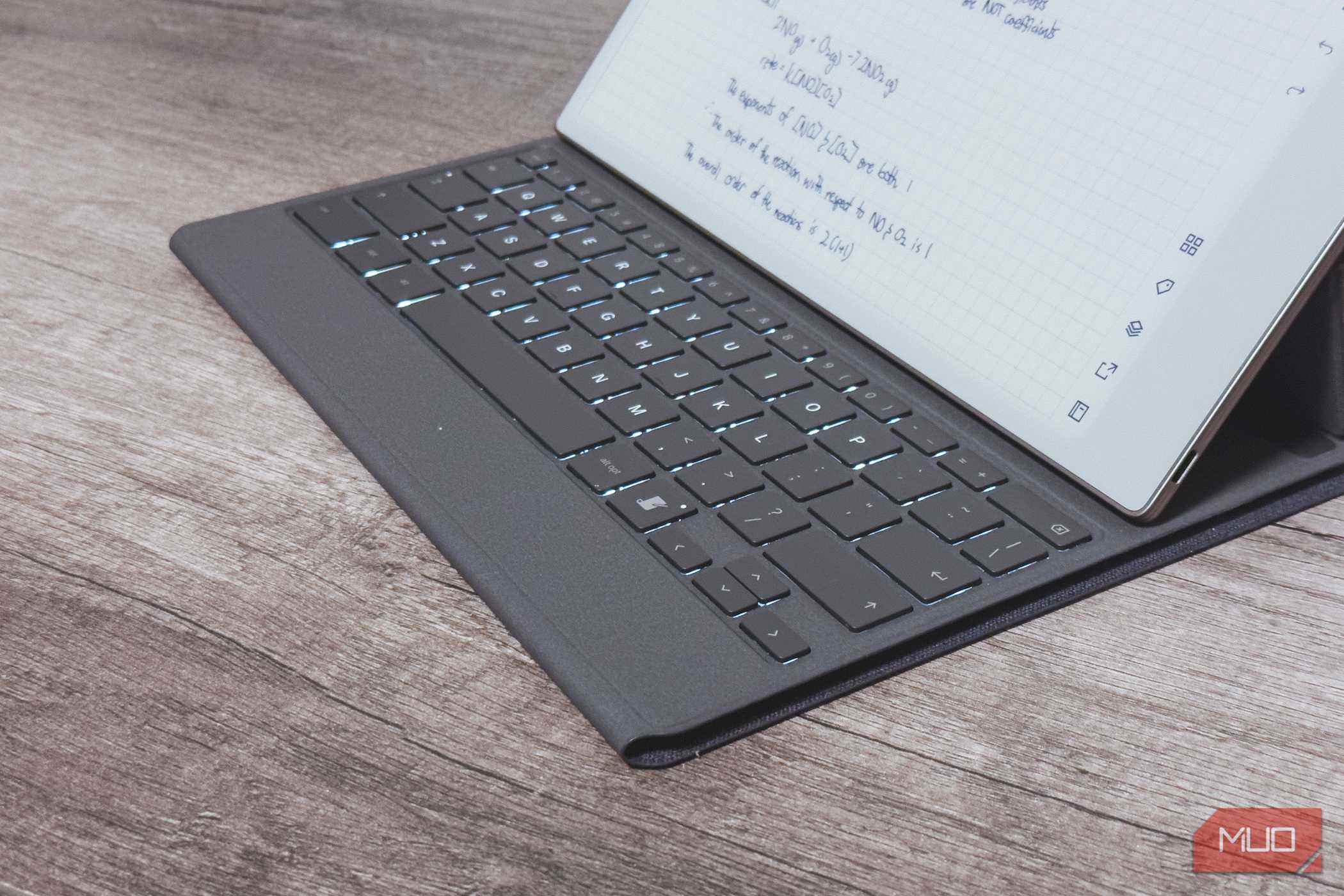 کیبورد Folio (نمای نزدیک کلیدها)