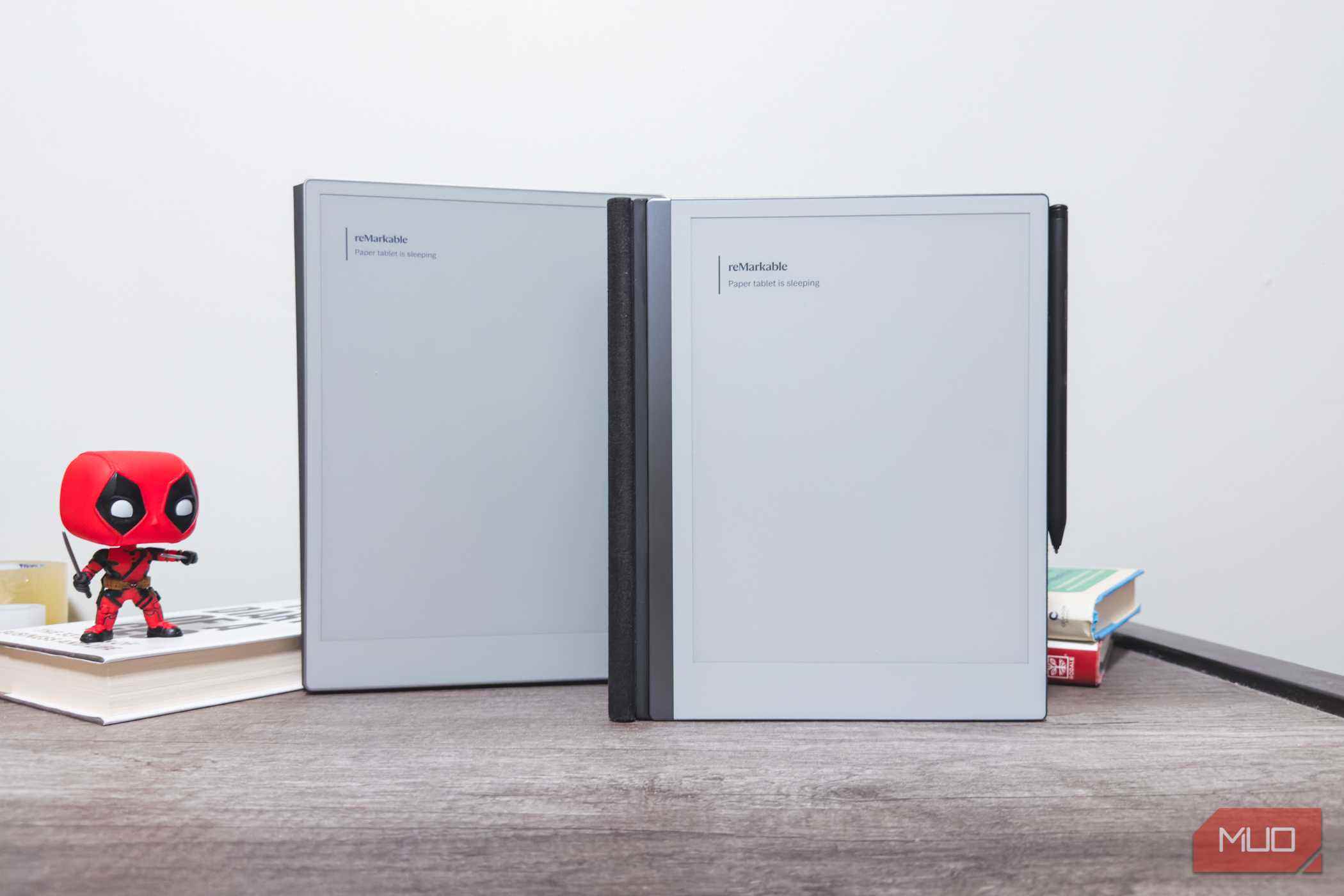 دستگاه reMarkable Paper Pro همراه با reMarkable 2 در حالت استندبای