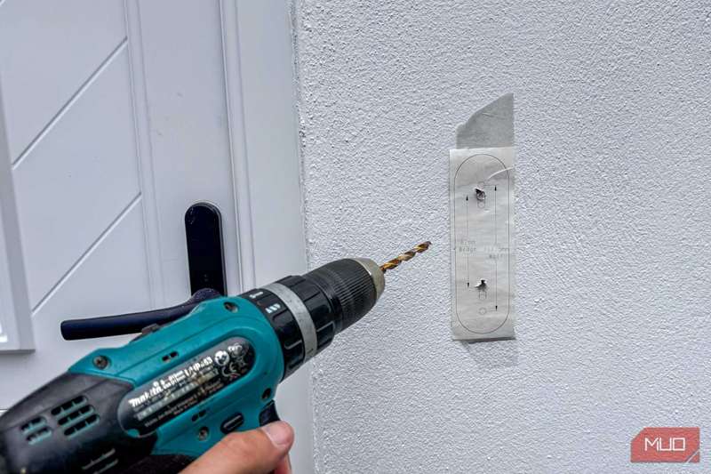 بررسی باتری زنگ درب Reolink و زنگ – حفر سوراخ برای نصب