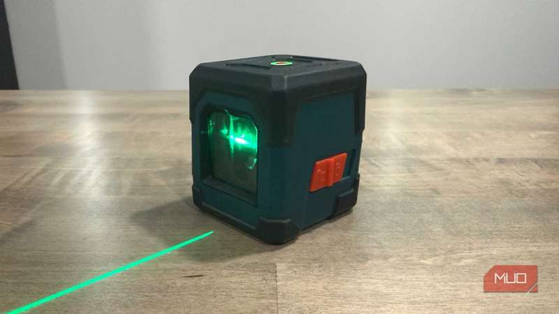 سطح لیزر Rockseed روی میز